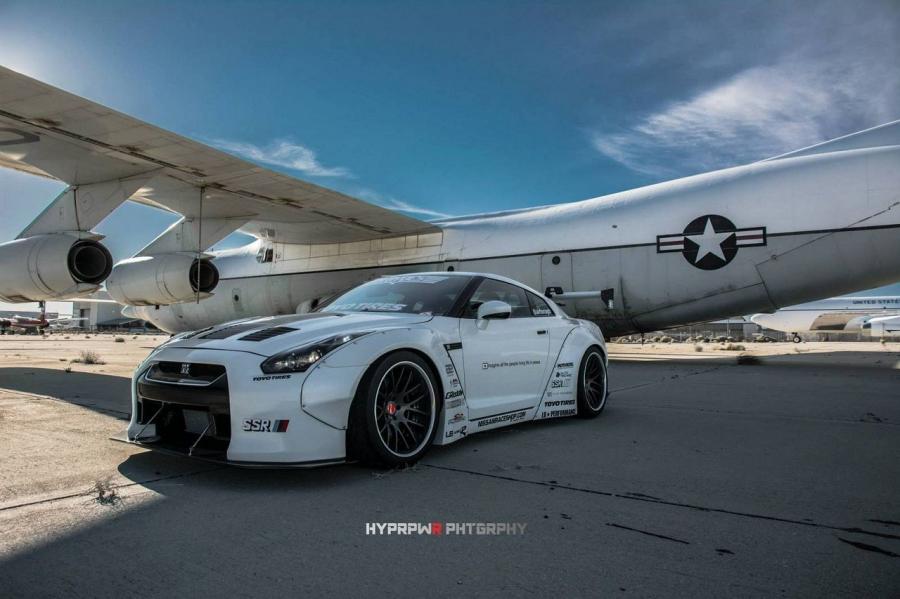  Nissan GT-R by Liberty Walk 2014 года  (фото 5 из 15)